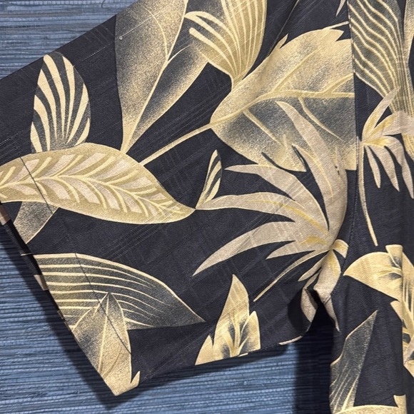 TOMMY BAHAMA FLORAL TROPICAL RESORT HAWAIIAN VACATION 100% SILK SHIRT MEDIUM - Picture 4 of 6